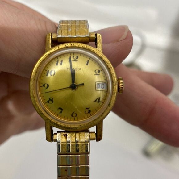 Timex Men's Silver & Gold Tone Stretch Bracelet Stainless Steel Round Wristwatch - Picture 7 of 7